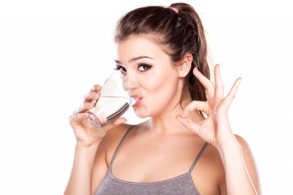 Những cách uống nước mà các mẹ chưa hề biết.