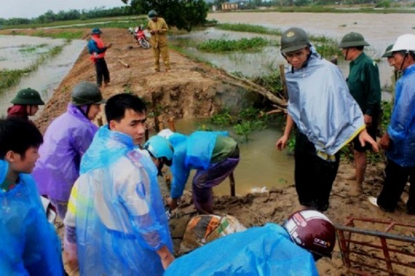 Xả lũ, vỡ đê ở Thanh Hóa nhấn chìm hàng trăm hộ dân
