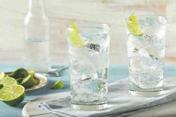 Chuyên gia nói gì về việc làm đẹp với nước khoáng