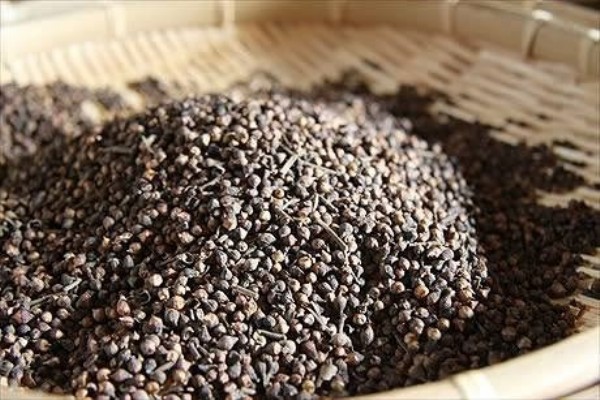 Vì sao nên chuẩn bị sẵn than hoạt tính trong ngày tết