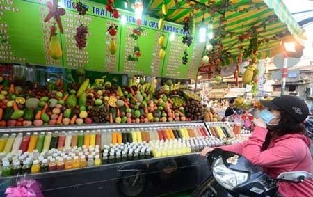 Nước lã + hương liệu + màu = nước giải khát tự nhiên
