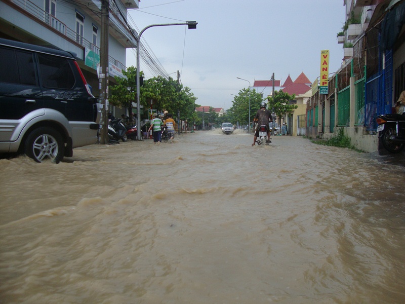 TPHCM vẫn ca bài ca... ngập lụt