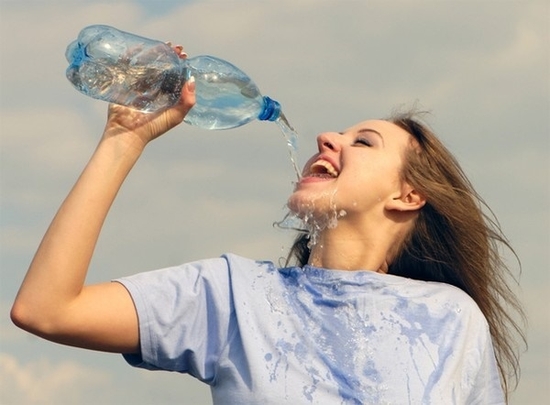 5 lợi ích bất ngờ của việc uống nước khi đói