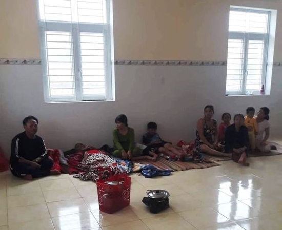 Chủ nhà nghỉ ngừng kinh doanh, nhường chỗ cho người dân tránh bão