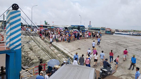 Hơn 500 khách du lịch đang lưu trú tại đảo Cát Bà trước giờ bão đổ bộ