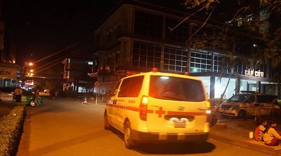 Bị bỏ quên trên xe đưa đón suốt 7 tiếng, bé trai 4 tuổi phải nhập viện cấp cứu