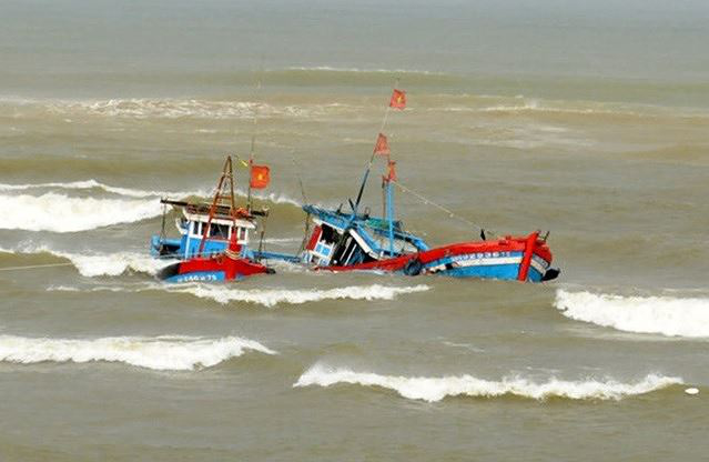 Vụ chìm tàu cá nhiều bị người mất tích: Huy động 5 tàu lớn tiếp tục tìm kiếm