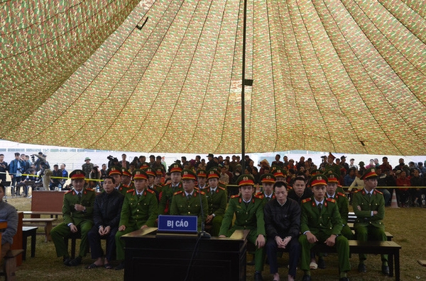 Chị gái nữ sinh giao gà mong muốn tòa xử tử cả 9 bị cáo