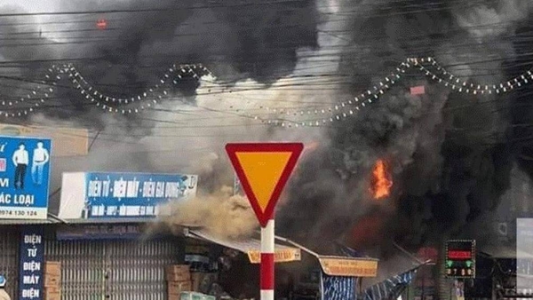 Bắc Giang: Bà hỏa thiêu rụi hàng chục tỷ đồng tiền hàng Tết giá trị