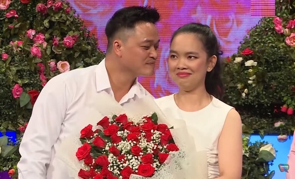 Nam chính ở ‘Bạn muốn hẹn hò’ bạn gái đòi đưa đi châu Âu vừa cưới vợ