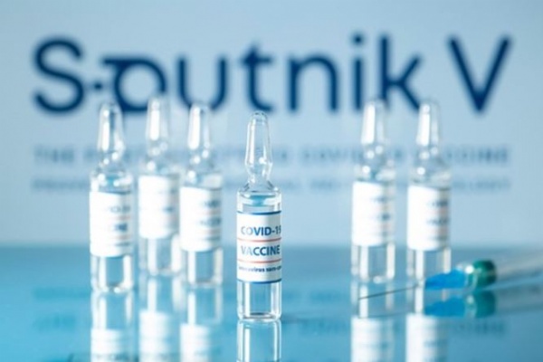 Nga cho phép phụ nữ nuôi con bằng sữa mẹ tiêm vaccine Sputnik V? Đánh giá rủi ro và lợi ích