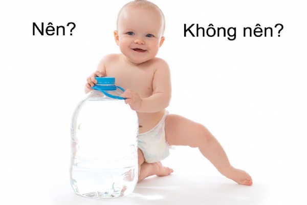 Có Nên Cho Trẻ Sơ Sinh Uống Nước Không ?