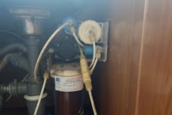 Tại sao nước lọc không vào bình áp?