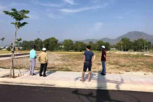Vì đâu thị trường bất động sản khắp nơi đều lên “cơn sốt”?