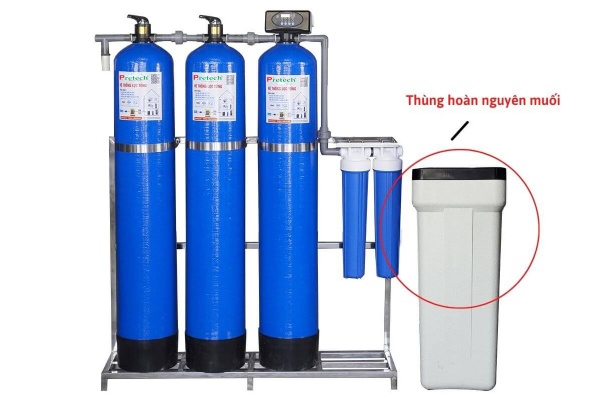Thùng muối hoàn nguyên là gì? đóng vai trò gì trong hệ thống lọc tổng