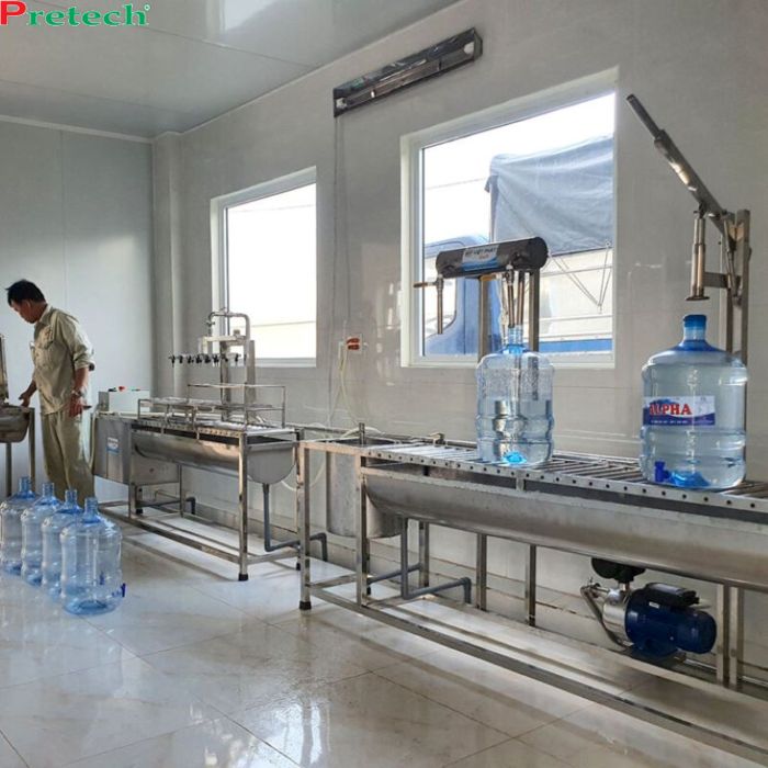 Bàn chiết rót hiện được dùng rất phổ biến trong các cơ sở sản xuất nước đóng chai 