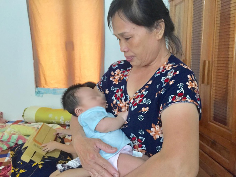 Con dâu tử vong trong vụ thảm sát tại Hà Nội: Bé hơn tháng tuổi khóc ngất khát sữa
