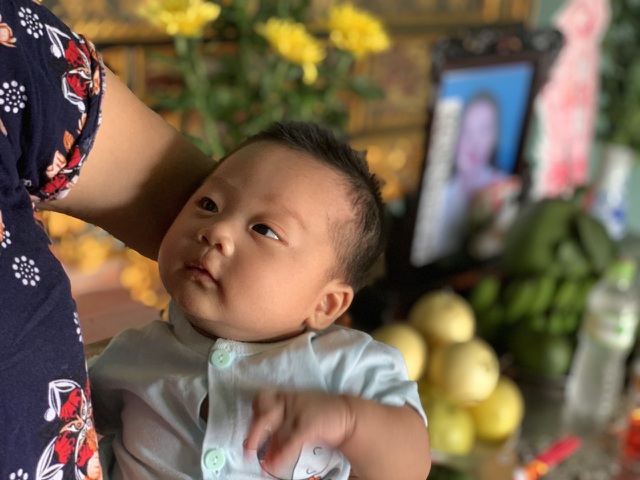 Con dâu tử vong trong vụ thảm sát tại Hà Nội: Bé hơn tháng tuổi khóc ngất khát sữa