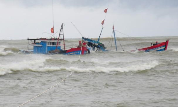 Vụ chìm tàu cá nhiều bị người mất tích: Huy động 5 tàu lớn tiếp tục tìm kiếm